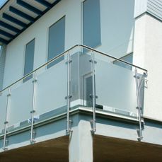 Balkon mit Aluminiumgeländer