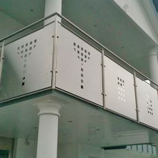 Balkon aus verzinktem Stahl