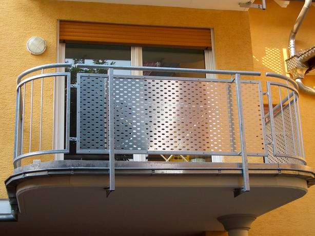 Balkon mit Stahlgeländer